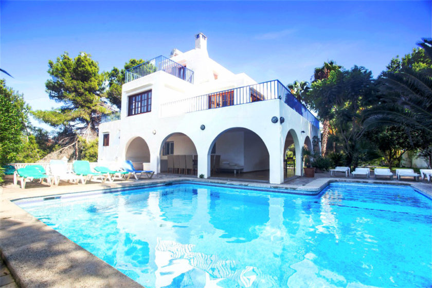 villa-maria-pool-enhanced-840x560